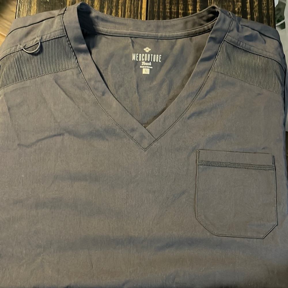 Medcouture size large scrub top grey